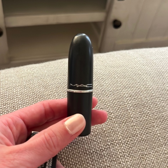 NWT MAC Retro Matte Lipstick Ruby Woo - Picture 5 of 6